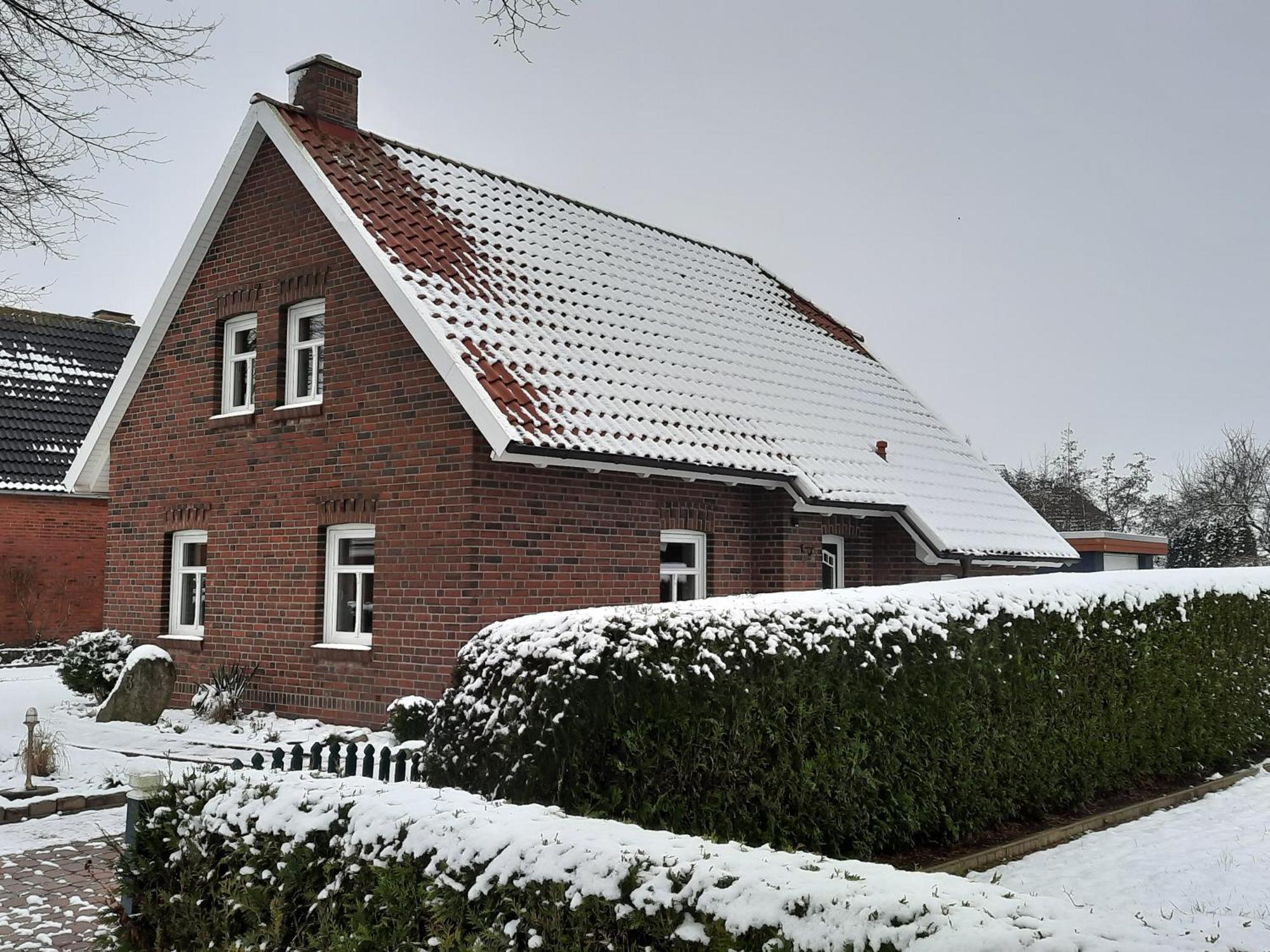 Tolles Ferienhaus In Pilsum - Ferienhaus Trientje - Mit Garten Und Ueberdachter Terrasse Exterior foto